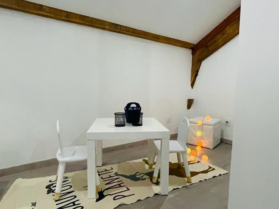Superbe Appartement Avec Salle De Jeux Vaux-les-Saint-Claude Exterior photo